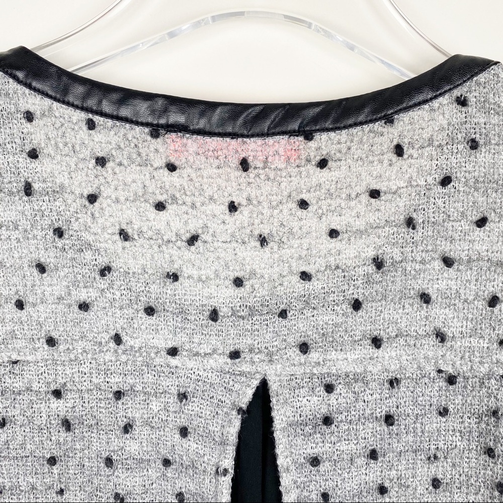 Lulumari Sweater with split back - Picture 9 of 13